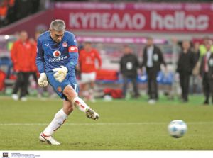 82 τελικοί, 11 έδρες