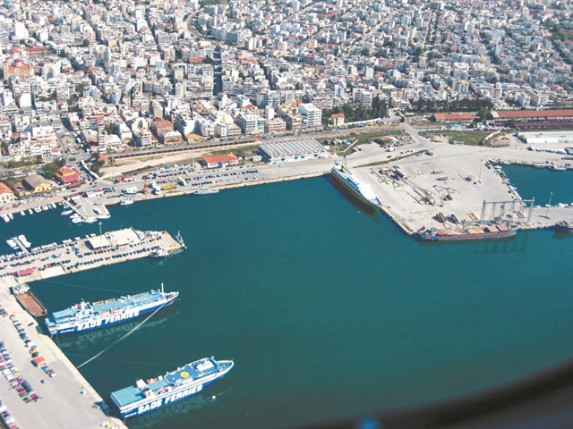 Πωλητήριο σε τρία λιμάνια