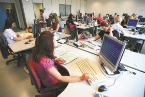 Αλαλούμ με τηλεργασία και ειδικές άδειες