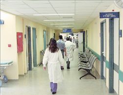 Προσωπικό  στο Αιγινήτειο Νοσοκομείο