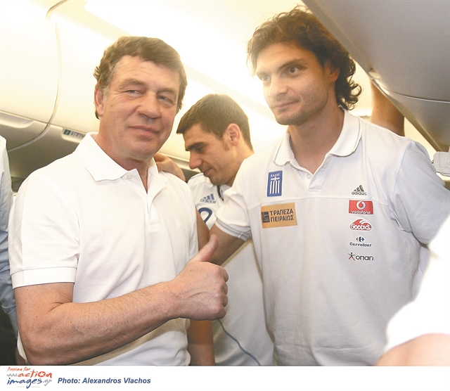 Ο ανιψιός, η μούρη του Μικού και το… λαϊκό προσκύνημα!