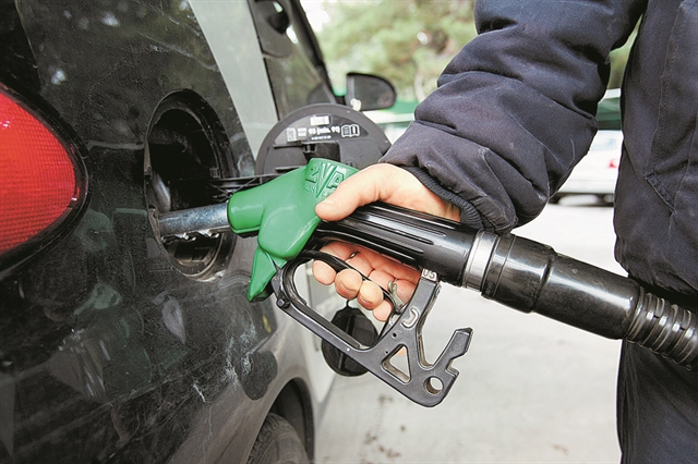 Αλμα και στις τιμές βενζίνης