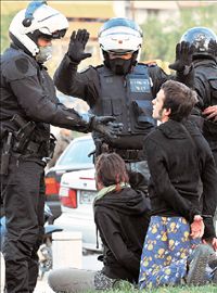 Ο «φοιτητής με τις πιτζάμες»  τους… στέλνει για ξήλωμα