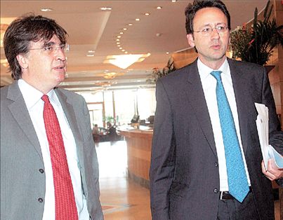 Παράγοντες με την ευχή του πατέρα