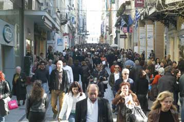 Από σήμερα το πασχαλινό ωράριο στα καταστήματα