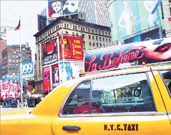 Σε αναζήτηση παγκόσμιας ταυτότητας