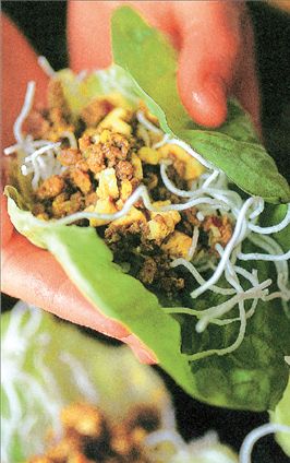 Σαλάτες, σούπες, μαγειρευτά   και στο βάθος… το μαρούλι