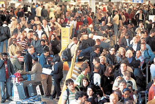 Η Ευρώπη πνίγεται στη στάχτη