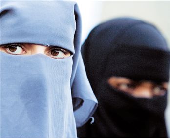 Μπούρκα και ανεκτική κοινωνία