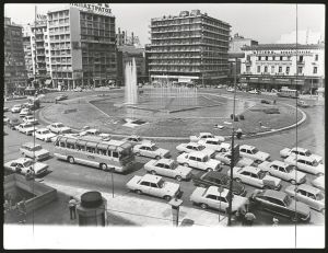 Η Ομόνοια, τα σιντριβάνια, οι εικαστικοί…