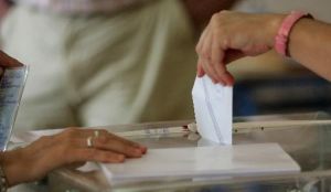 Προβάδισμα της ΝΔ στις ευρωεκλογές – Πόσο θα επηρεάσουν οι αναποφάσιστοι το αποτέλεσμα