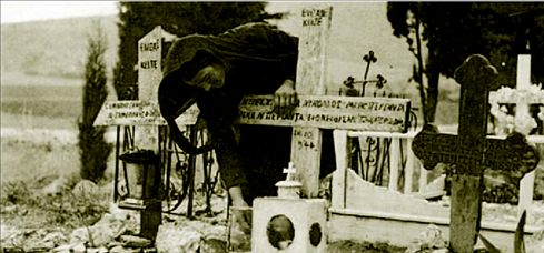 Οταν οι αυλές γέµισαν µνήµατα