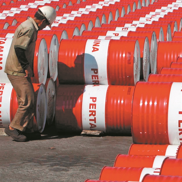 Κάτω από τα $50 έπεσε το βαρέλι