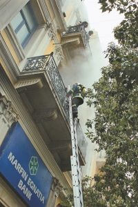 Ποιος φώναζε «να καούν, τραπεζικοί είναι»;