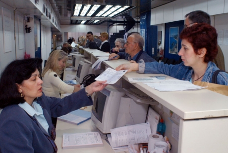 «Παγώνουν» για το 2010 τα δανειοδοτικά προγράμματα του ΟΕΚ