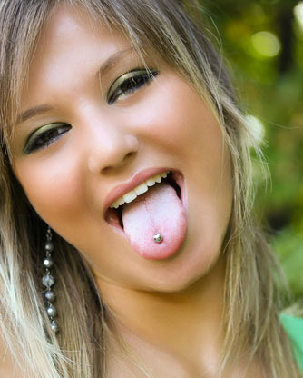 Κρύβει κινδύνους το σκουλαρίκι στη γλώσσα