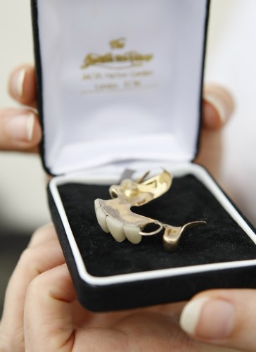 Τιμή που… δαγκώνει για τη μασέλα του Τσόρσιλ