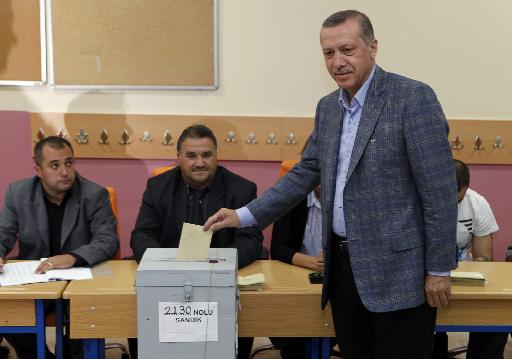 Ιστορική νίκη Ερντογάν στο δημοψήφισμα κατά του Στρατού
