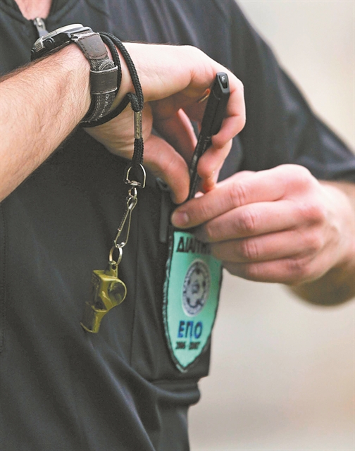 Σιγούν οι σφυρίχτρες