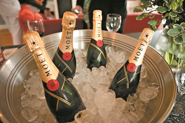 Σε πορεία μετωπικής σύγκρουσης ΗΠΑ – Γαλλία