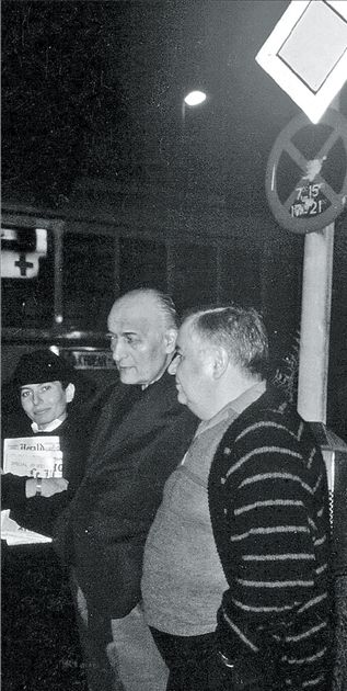 Ζούσαν με ποίηση, τραγούδια και καλαμπούρια