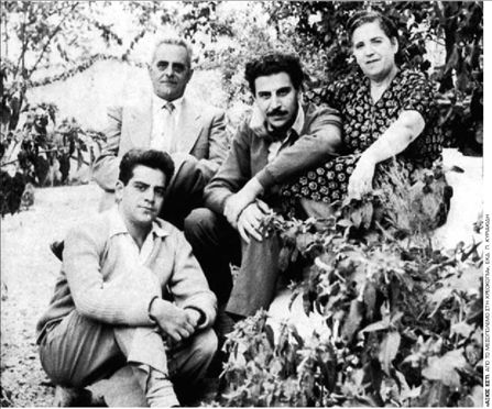 Οι συνδικαλιστές του «Αξιον Εστί»   κι οι µπογιές του Θεόφιλου