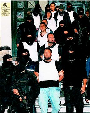 Απειλούν µε νέα χτυπήµατα  οι Πυρήνες της Φωτιάς