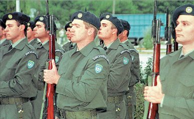 Ποιοι μπορούν να υπηρετήσουν  ως Ειδικοί Εφεδροι Οπλίτες