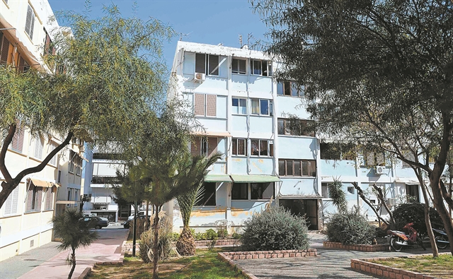 Στο σφυρί και κατοικίες χαμηλής εμπορικής αξίας