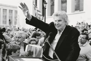 Μια καταιγίδα φωτός στην ελληνική ιστορία