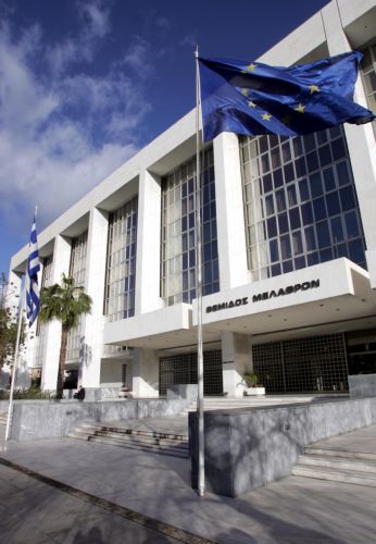 Αρωμα γυναίκας 
στον Αρειο Πάγο