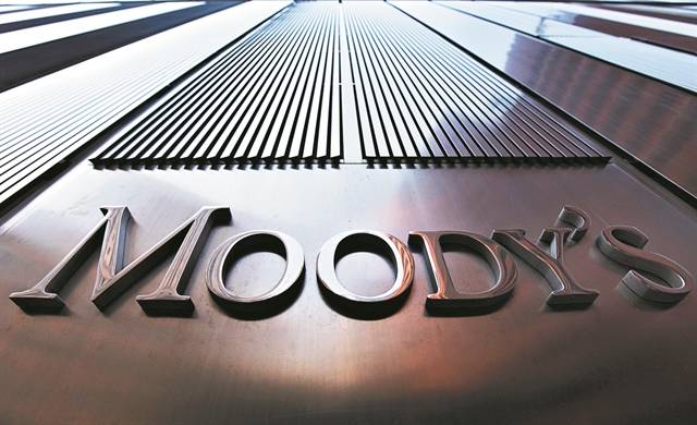 Η Moody’s αυξάνει την πίεση στην Ιταλία