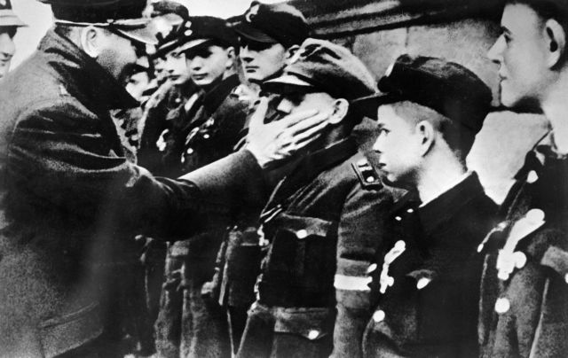 Πώς οι Γερμανοί εξαγοράστηκαν από τον Χίτλερ