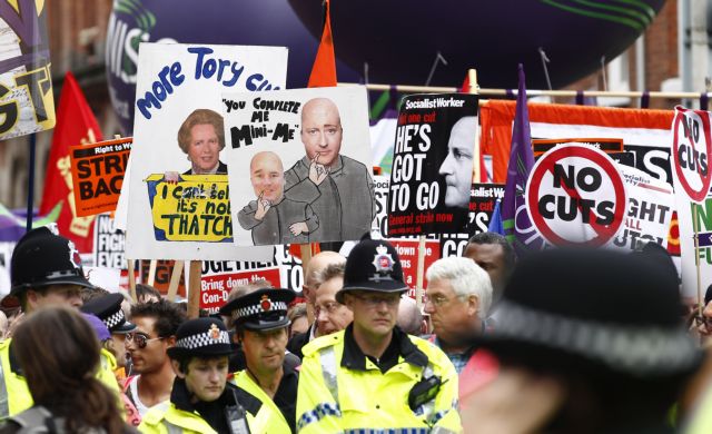 Μ. Βρετανία: 35.000 διαδηλωτές κατά της λιτότητας
