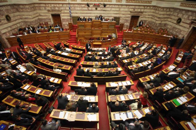Την Τρίτη στη Βουλή η πρώτη«σύγκρουση αρχηγών» μετά το «κούρεμα»