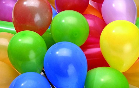 Πάρτι χωρίς μπαλόνια και καραμούζες εισηγήθηκε η ΕΕ