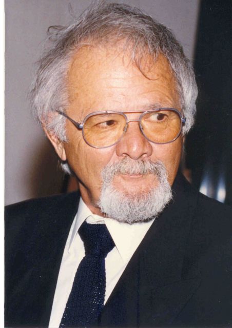 «Αϊ γαρούφαλλό μου, πίκρα περπατάει στα χείλη…»