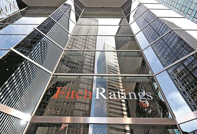 Τα καμπανάκια της Fitch και ο κίνδυνος με τη δόση