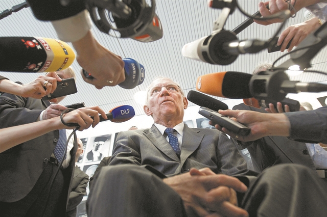 Επιστροφή Σόιμπλε με υποδείξεις για Ευρωταμείο