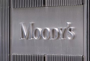 Moody’s: Αυξημένη η πιθανότητα ελληνικής χρεοκοπίας