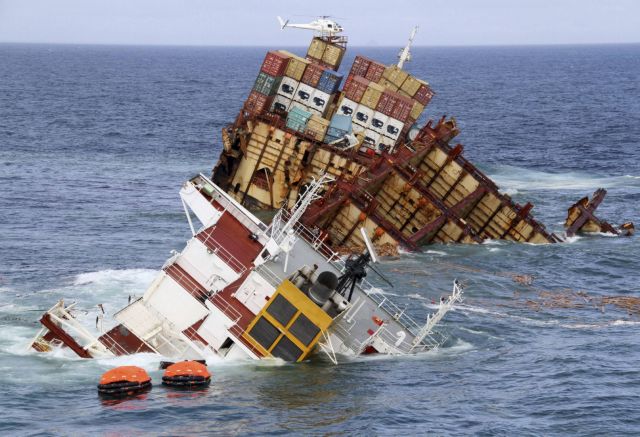 Ν. Ζηλανδία: Βυθίζεται τμήμα του πλοίου Rena