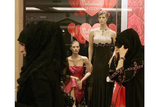 Σ. Αραβία: Μόνο οι γυναίκες θα εργάζονται στα καταστήματα γυναικείων εσωρούχων