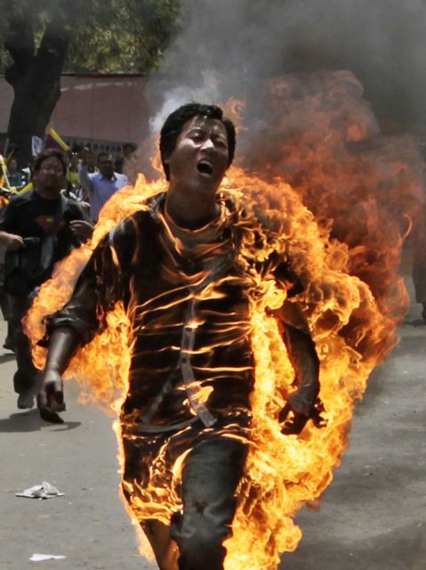 Ανθρωποι 
στις φλόγες για την ανεξαρτησία του Θιβέτ