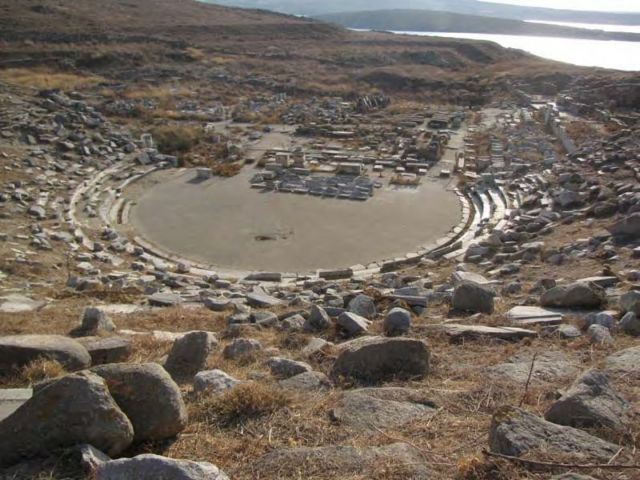 Ξαναστήνουν το αρχαίο θέατρο της Δήλου | tanea.gr
