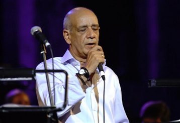 Ο πολιτικός κόσμος αποχαιρετά τον Δημήτρη Μητροπάνο