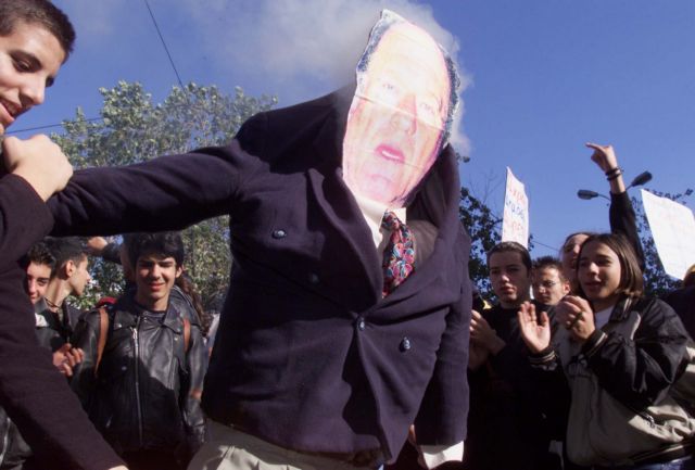 «Θα… διάβαζε» τις μέρες του «Κάτσε καλά, Γεράσιμε»