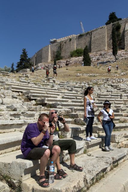 Βουτιά θανάτου 
από την Ακρόπολη