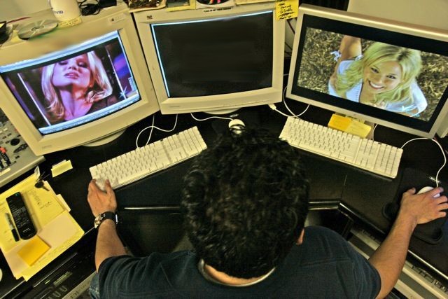 Δυστυχισμένη η γυναίκα όταν ο άντρας βλέπει πορνό