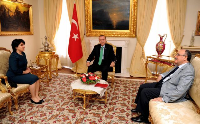 Βήμα προσέγγισης με τους Κούρδους 
η συνάντηση Ερντογάν – Ζανά