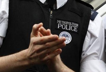 Πέντε άτομα κατηγορούνται στη Βρετανία για τρομοκρατία